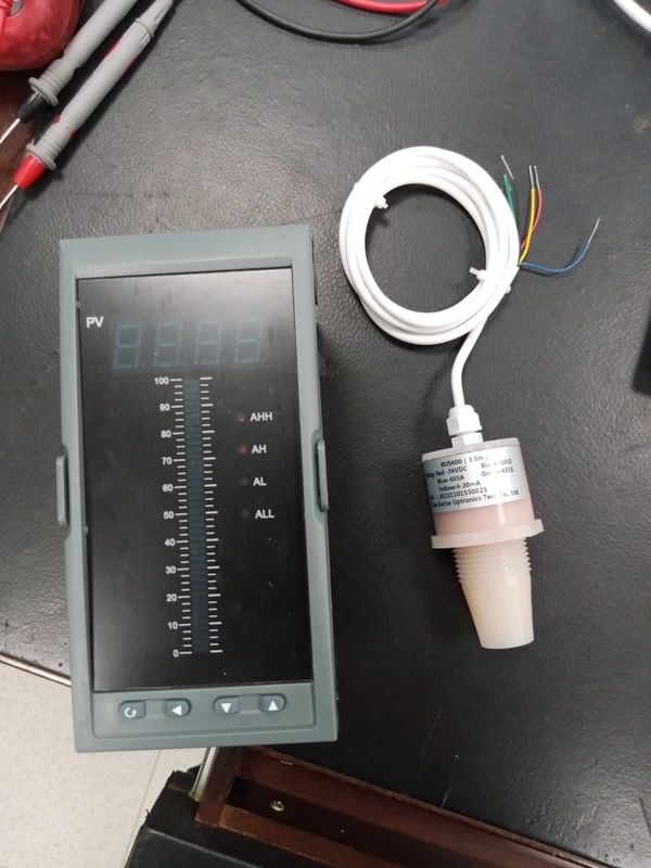 নিম্ন শক্তি 3.3V ইনপুট IP68 জলরোধী 5m সনাক্তকরণ পরিসীমা KUS600B RS485 আউটপুট সঙ্গে অতিস্বনক জল স্তর সেন্সর